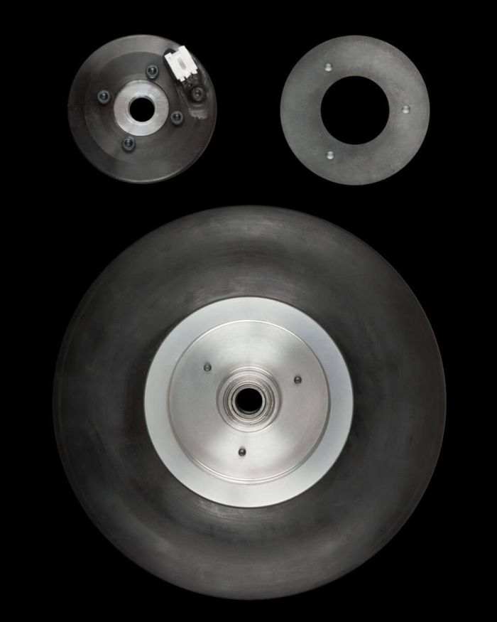 Main wheel(s) + brake(s)